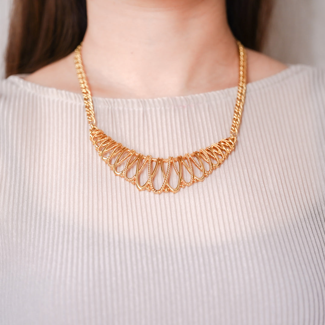 Valentine's Day Marche: Gold ornamental necklace