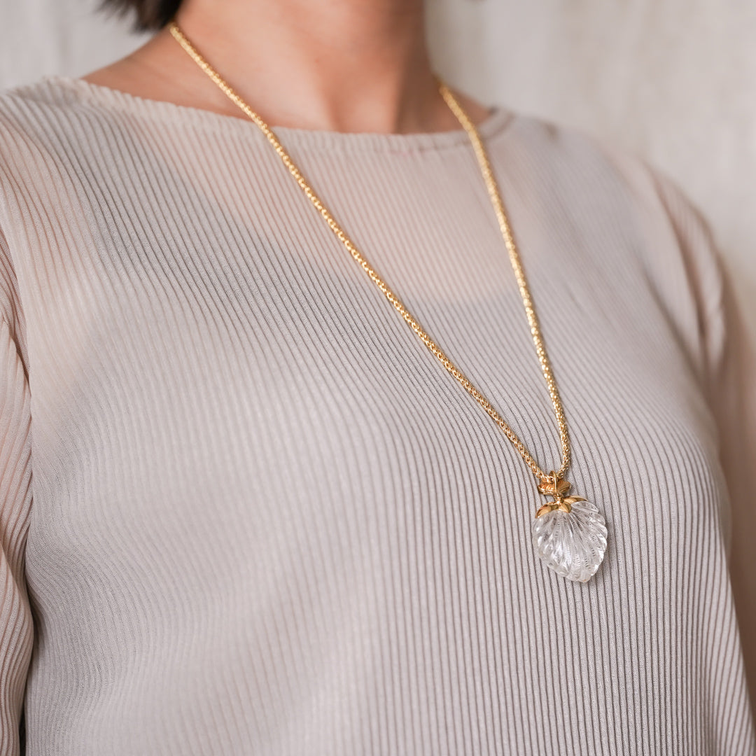 Vintage Shell Motif Pendant Necklace