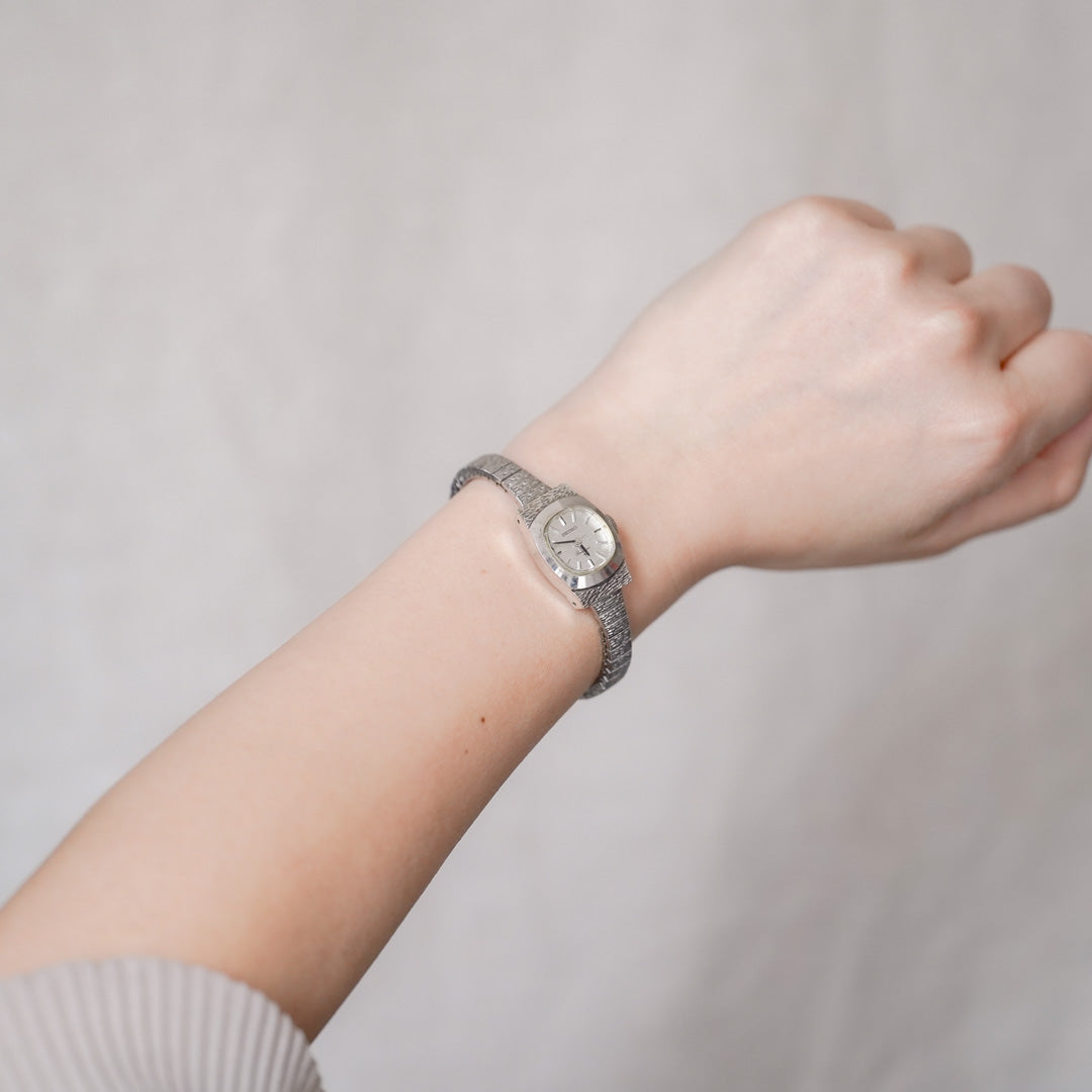 Vintage Seiko wind-up bracelet watch