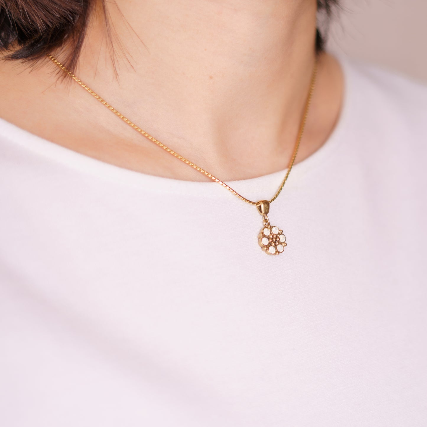 Vintage Une Ligne Floral Motif Pendant Necklace