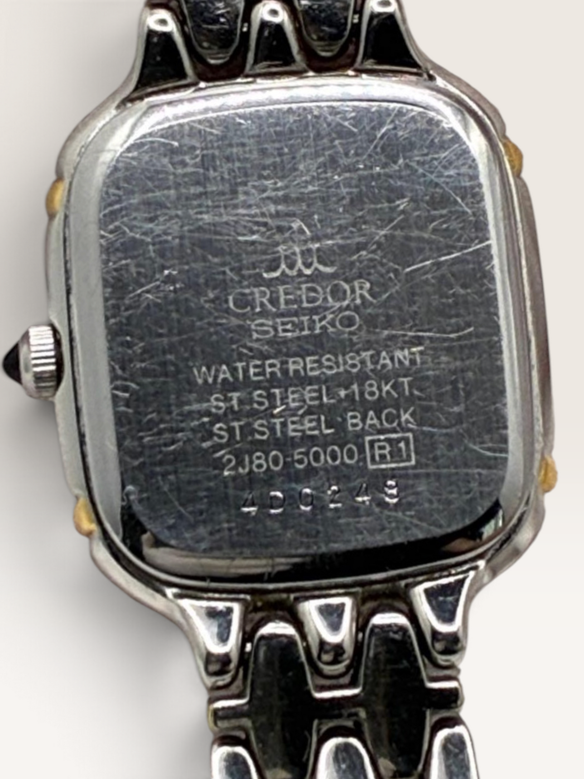A vintage CREDOR watch from SEIKO’s refined luxury line.