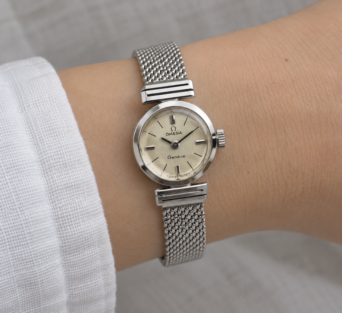 OMEGA Genève Cut Crystal Hand-Wound Vintage Watch