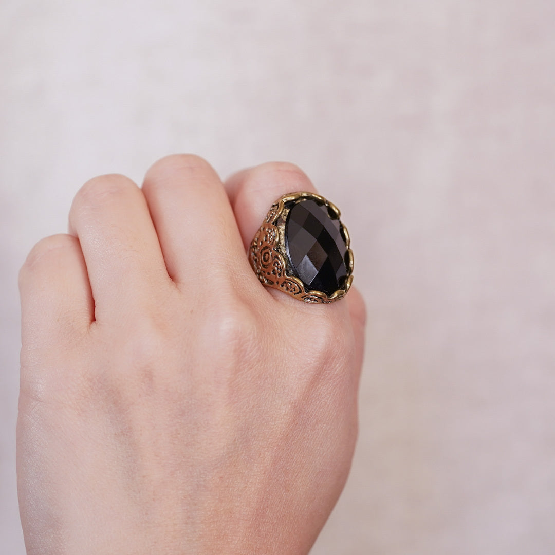Vintage Black Stone and Gold Detail Bohemian Ring