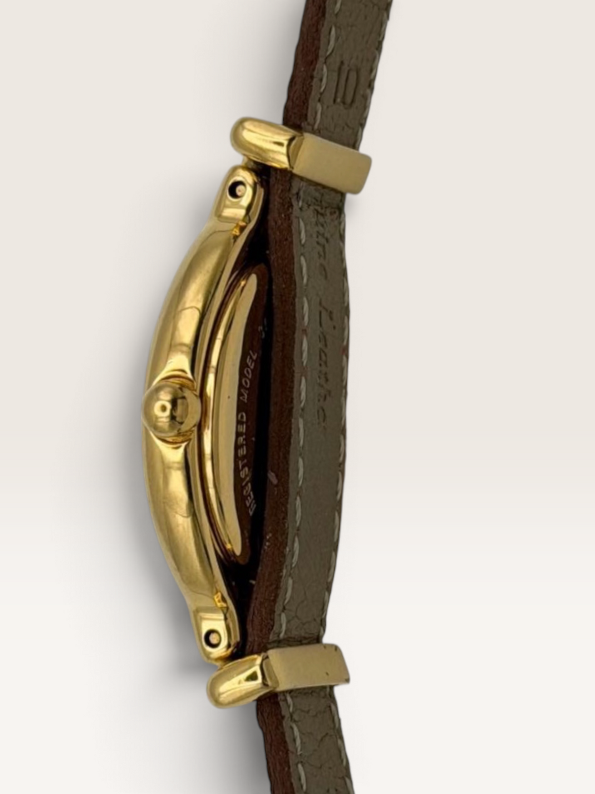 FENDI 640L Chameleon Vintage Quartz Watch with Nine Leather Straps