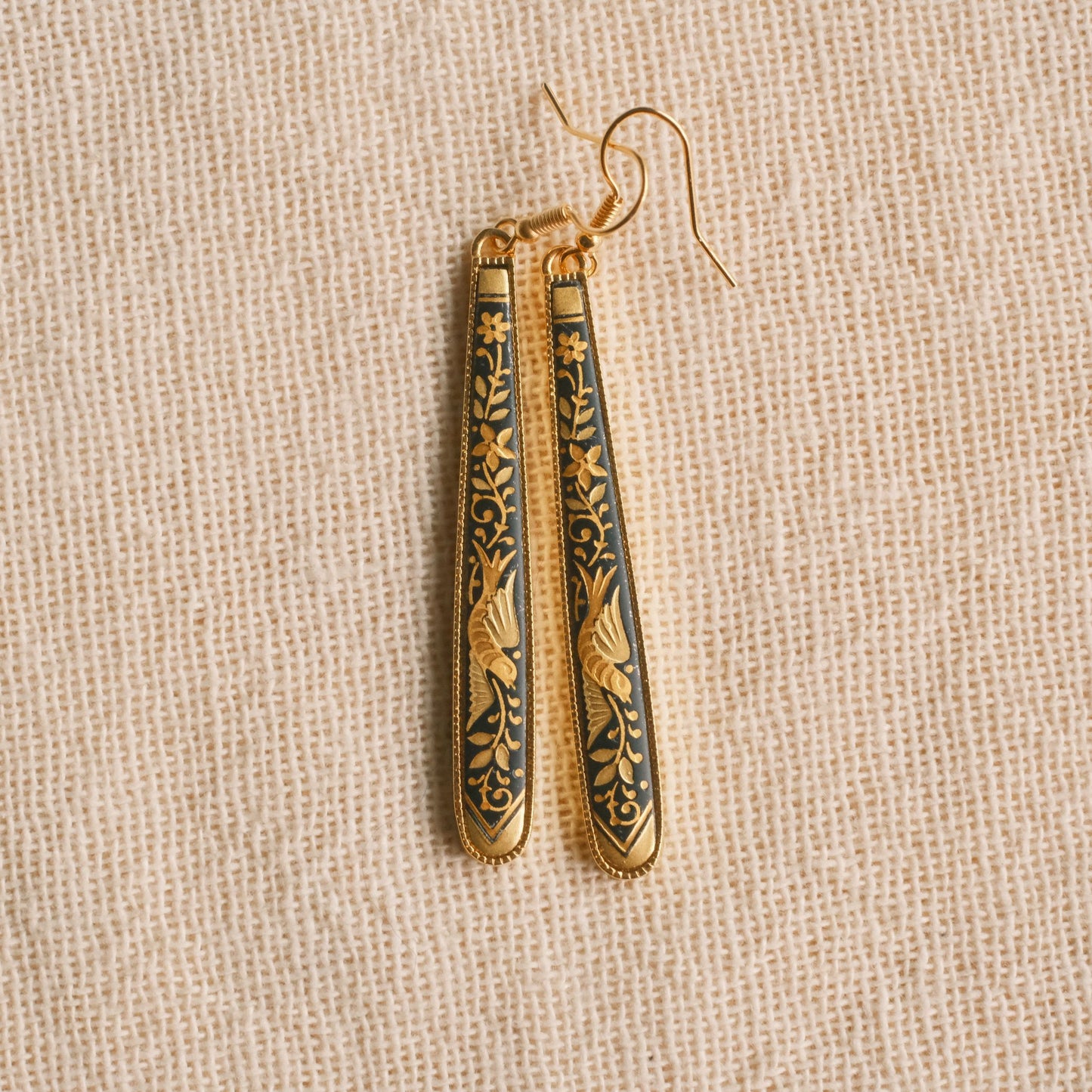Continental Collection 3: ダマスクスピアス "Camila"