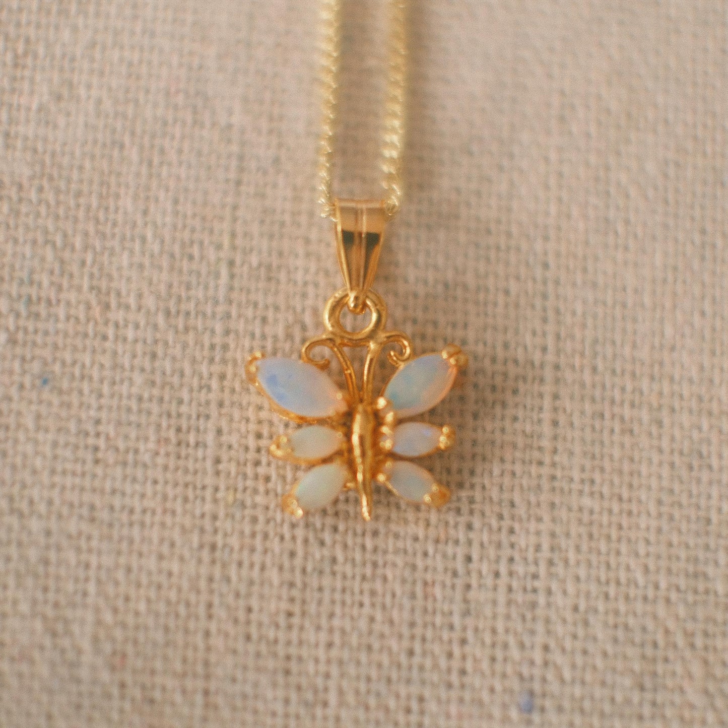Australian White Opal スモールバタフライペンダント