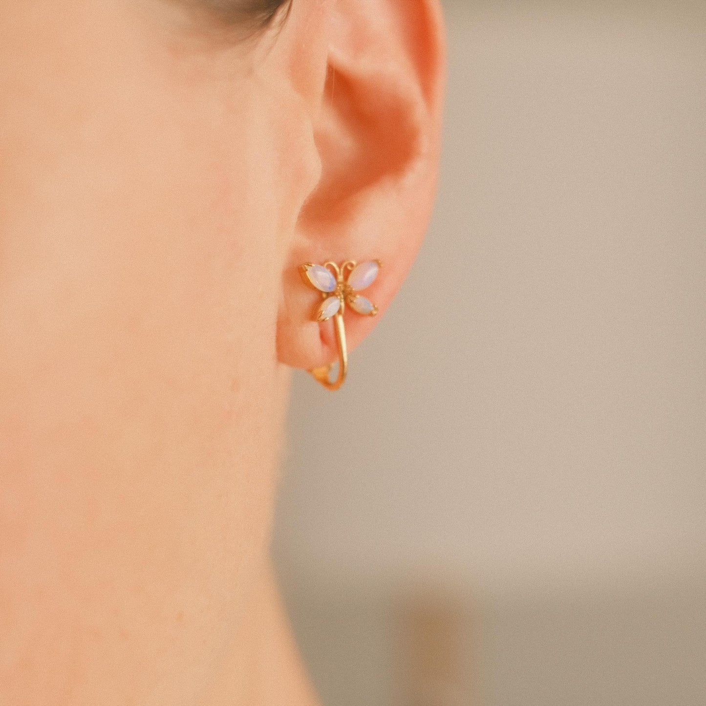 Australian White Opal バタフライイヤリング