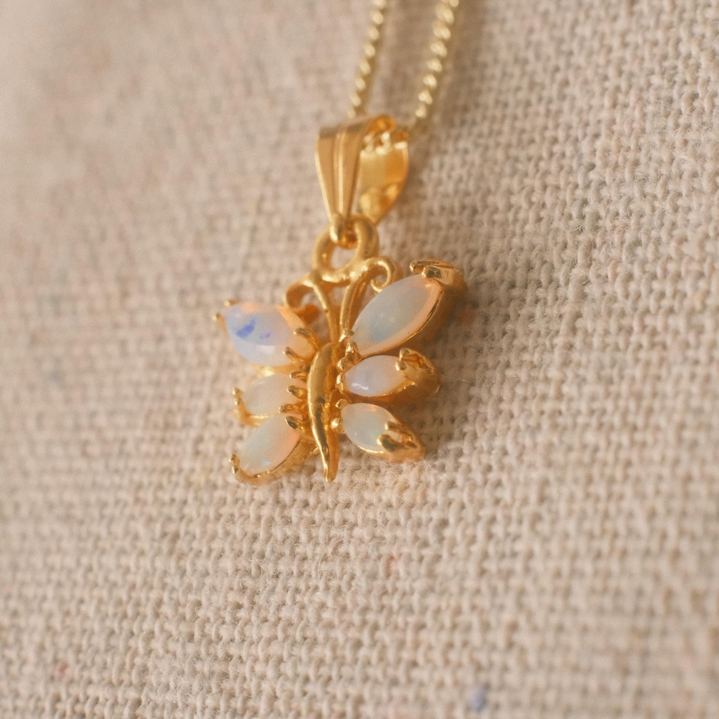 Australian White Opal スモールバタフライペンダント