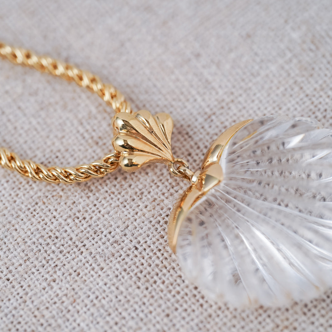 Vintage Shell Motif Pendant Necklace