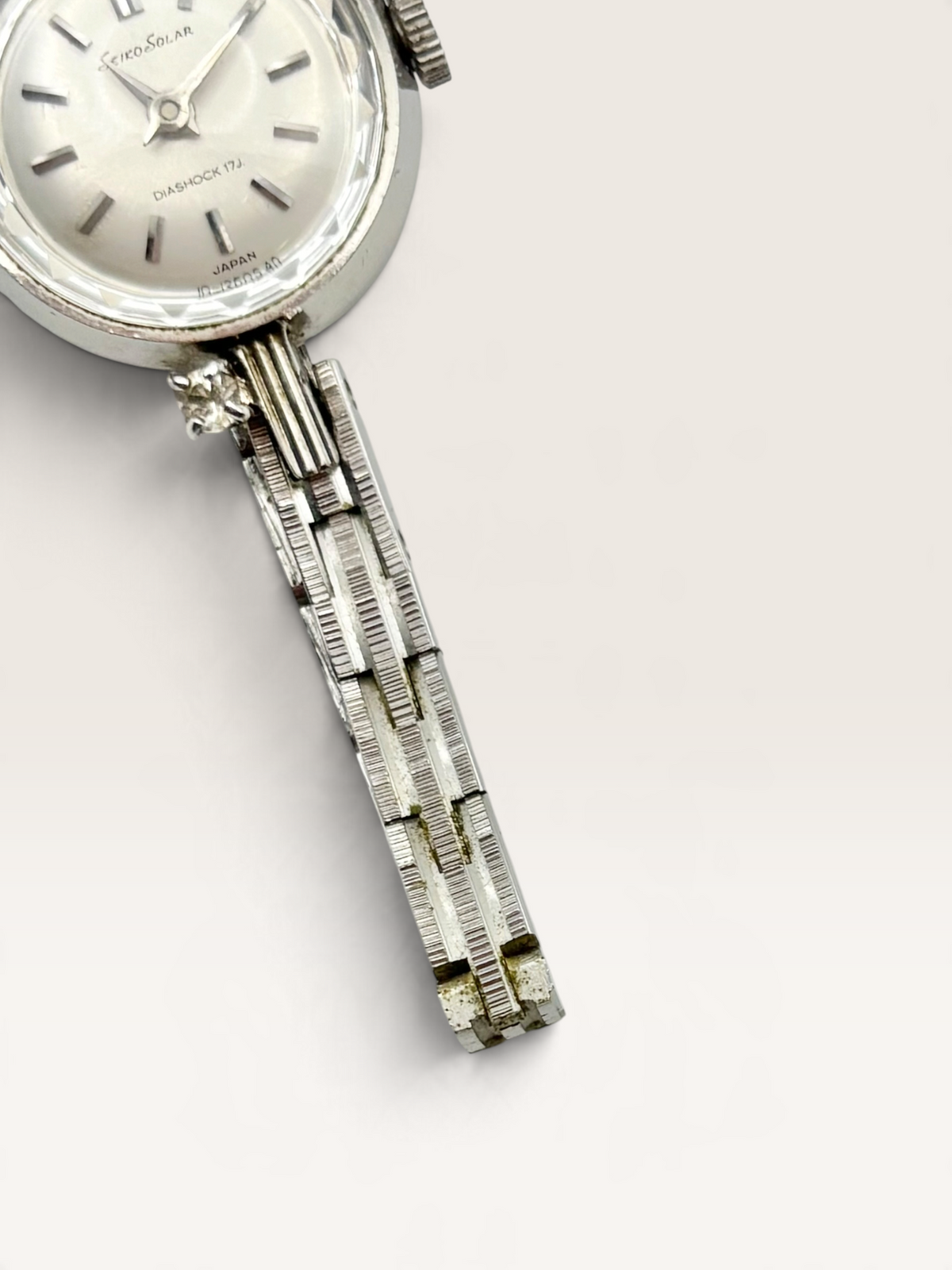 SEIKO Solar Diashock 17-Jewel Vintage Manual-Winding Watch