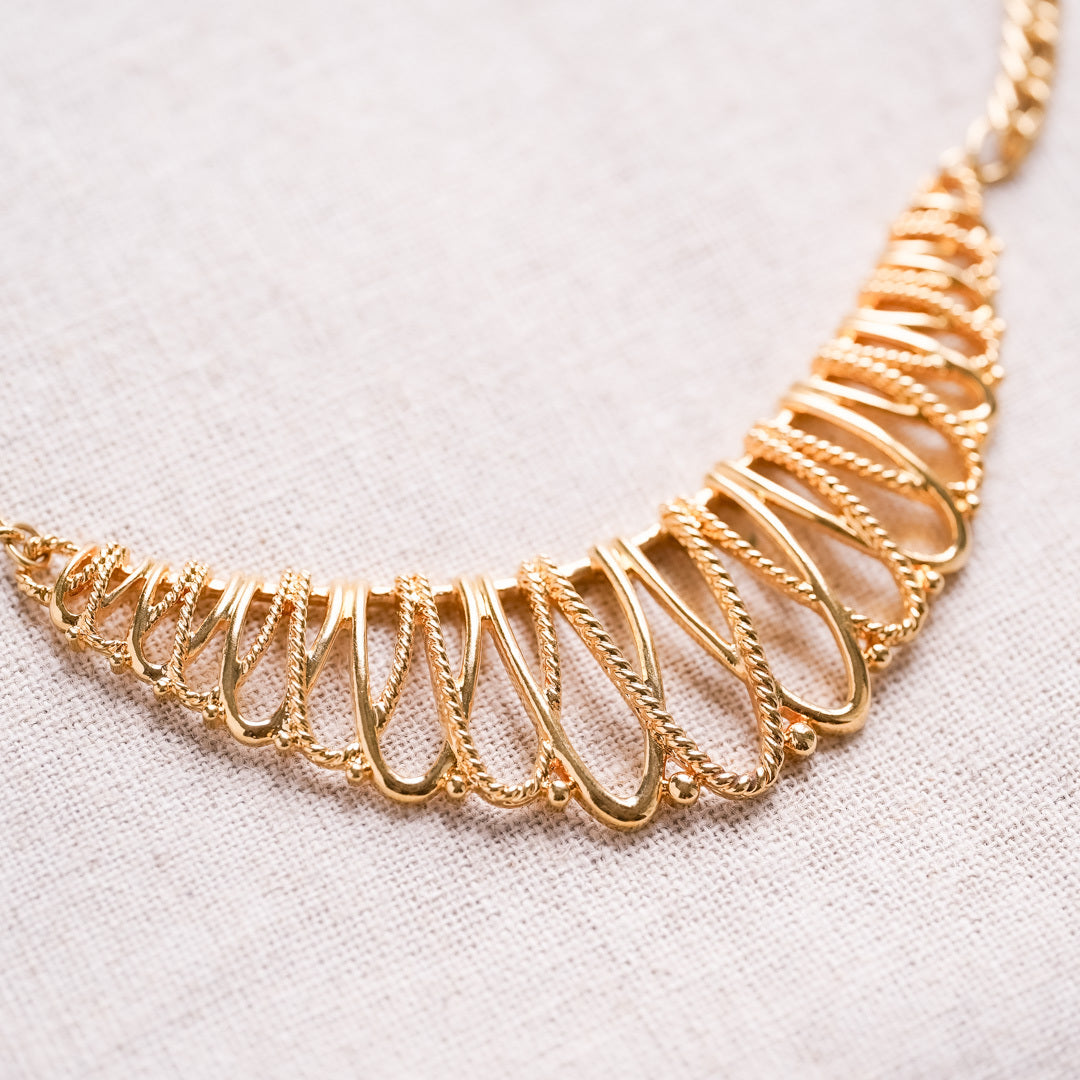 Valentine's Day Marche: Gold ornamental necklace