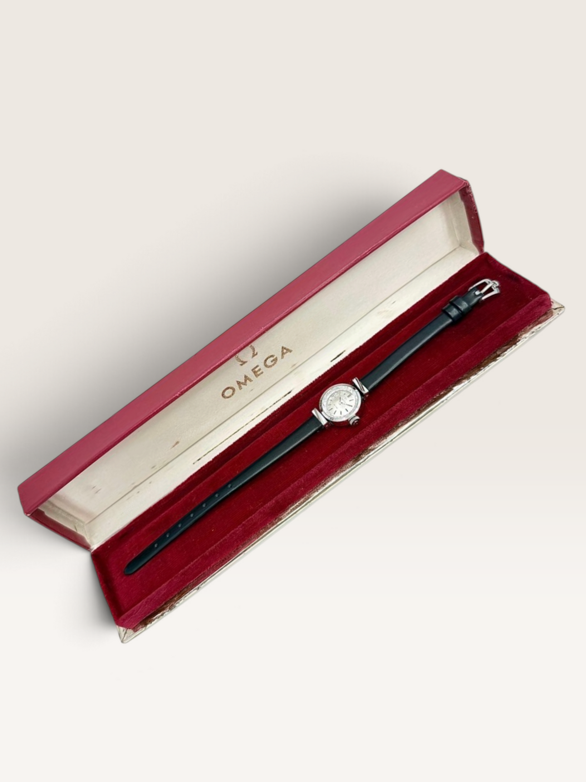 A vintage OMEGA De Ville Cal. 485