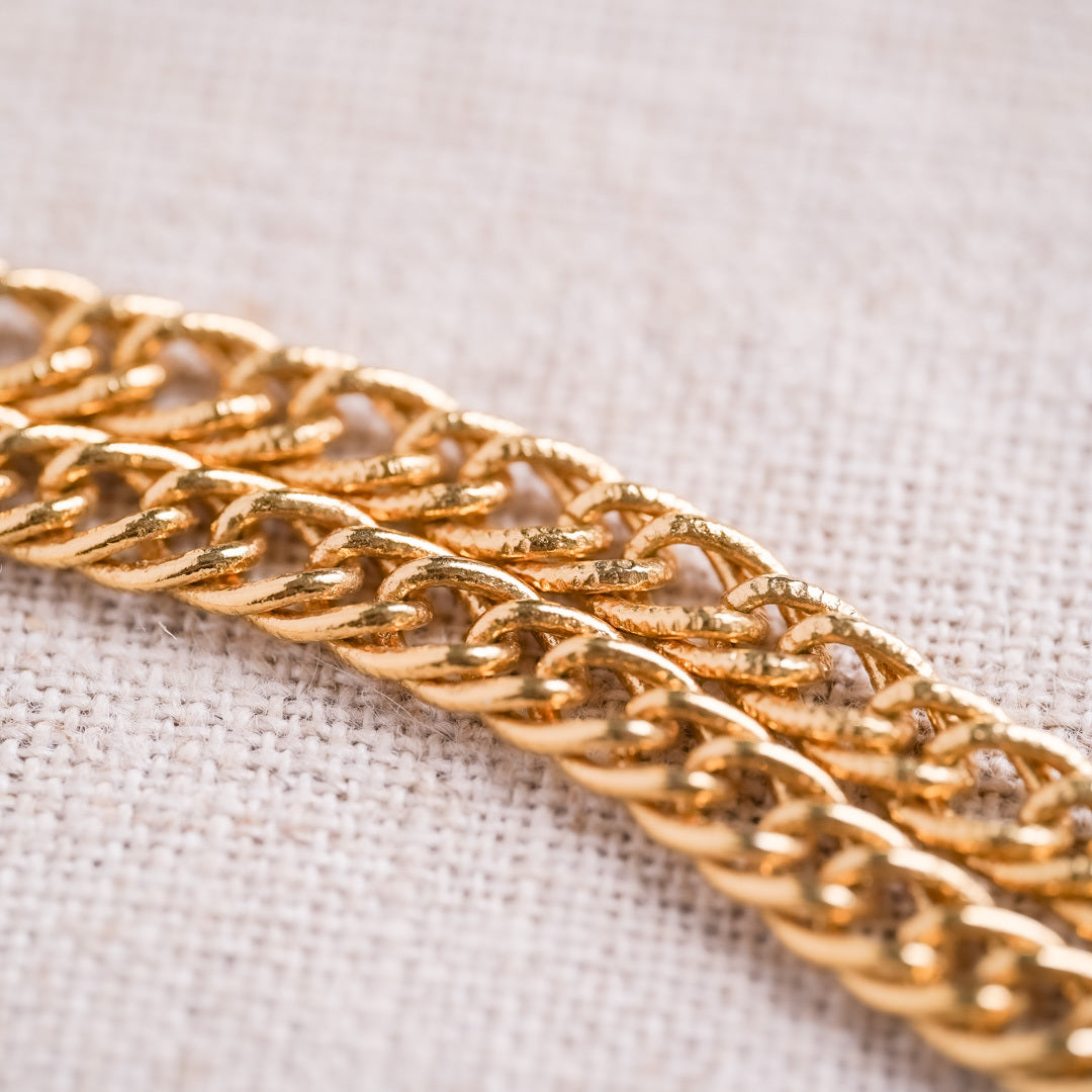 Valentine's Day Marche: Gold ornamental necklace