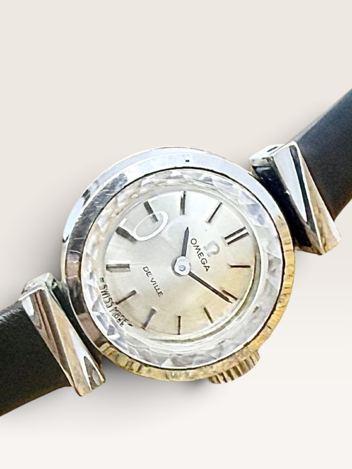 A vintage OMEGA De Ville Cal. 485