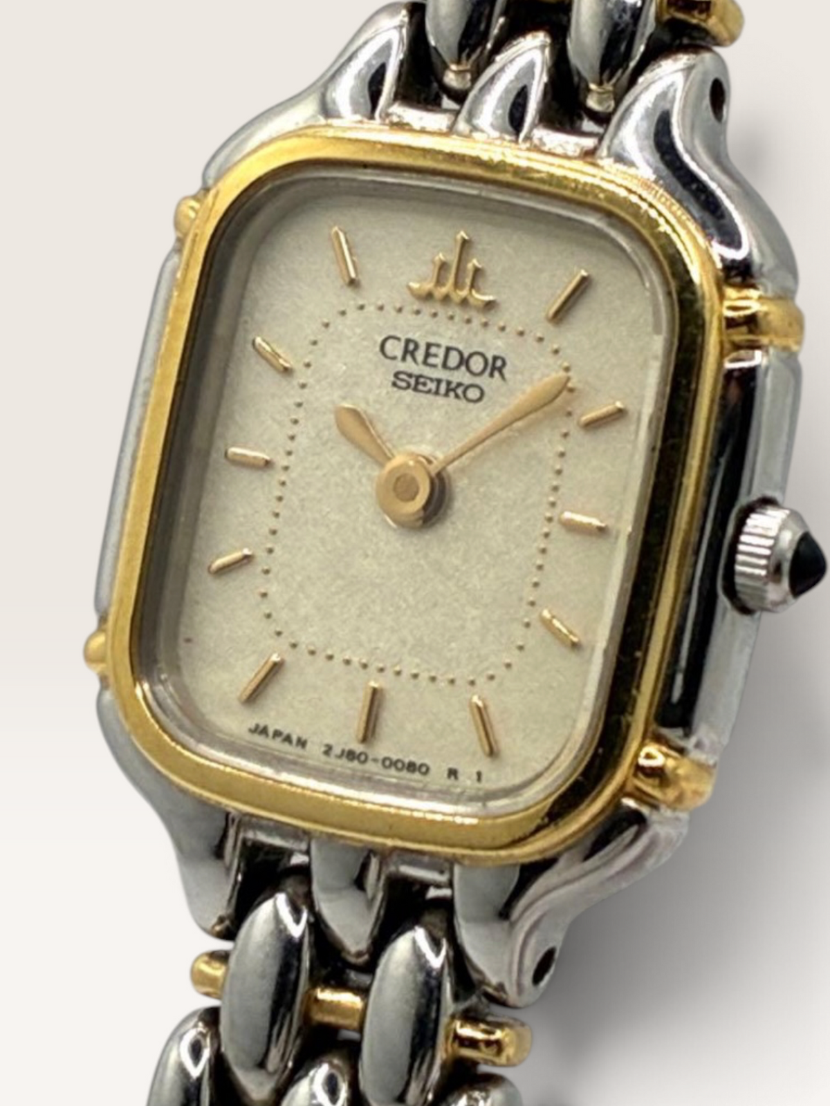 A vintage CREDOR watch from SEIKO’s refined luxury line.