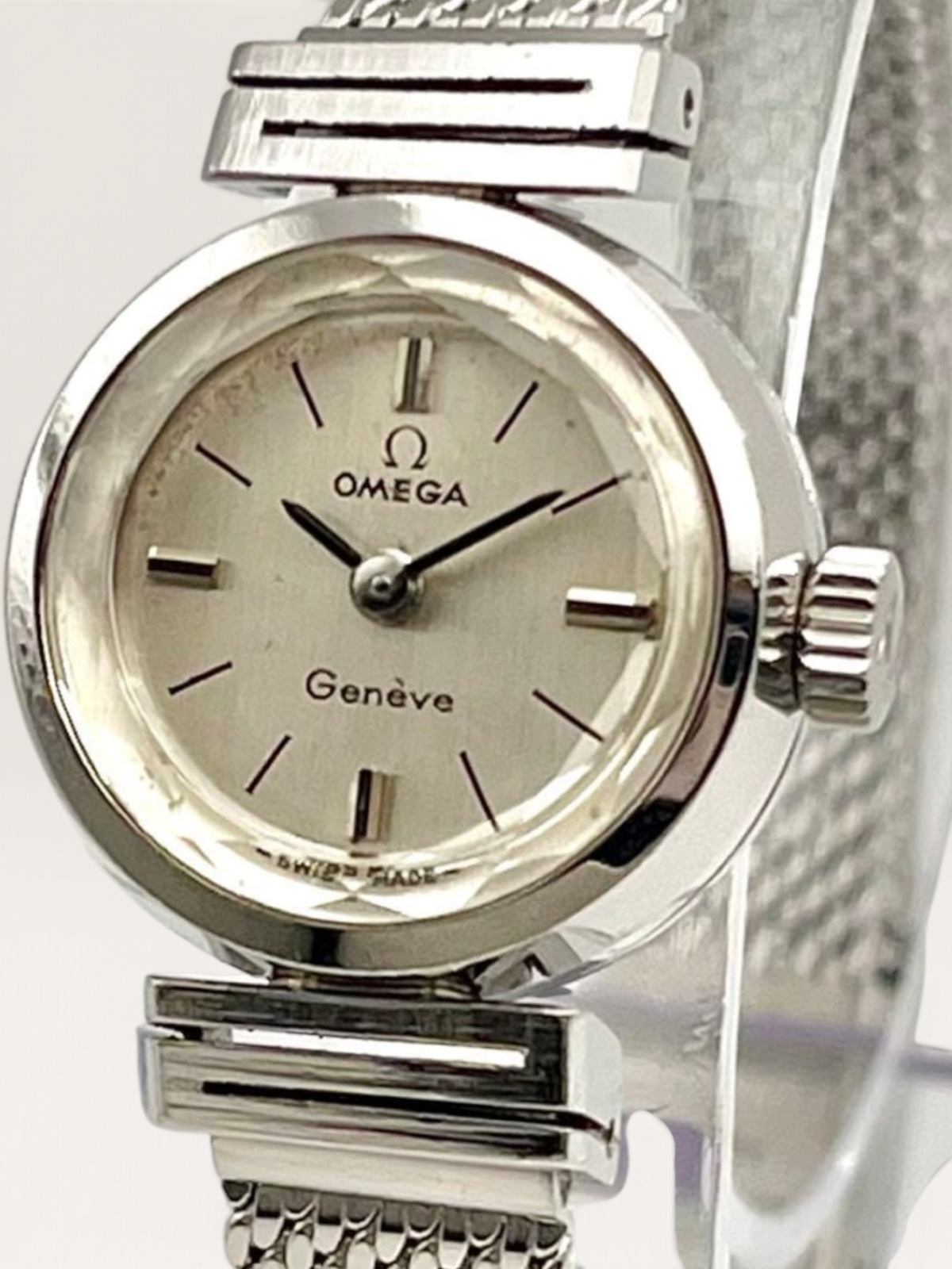 OMEGA Genève Cut Crystal Hand-Wound Vintage Watch