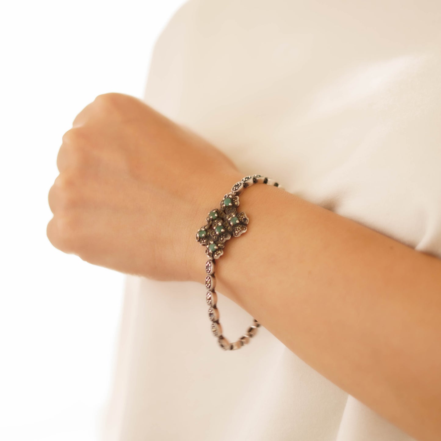 Vintage Art Nouveau Design Bracelet
