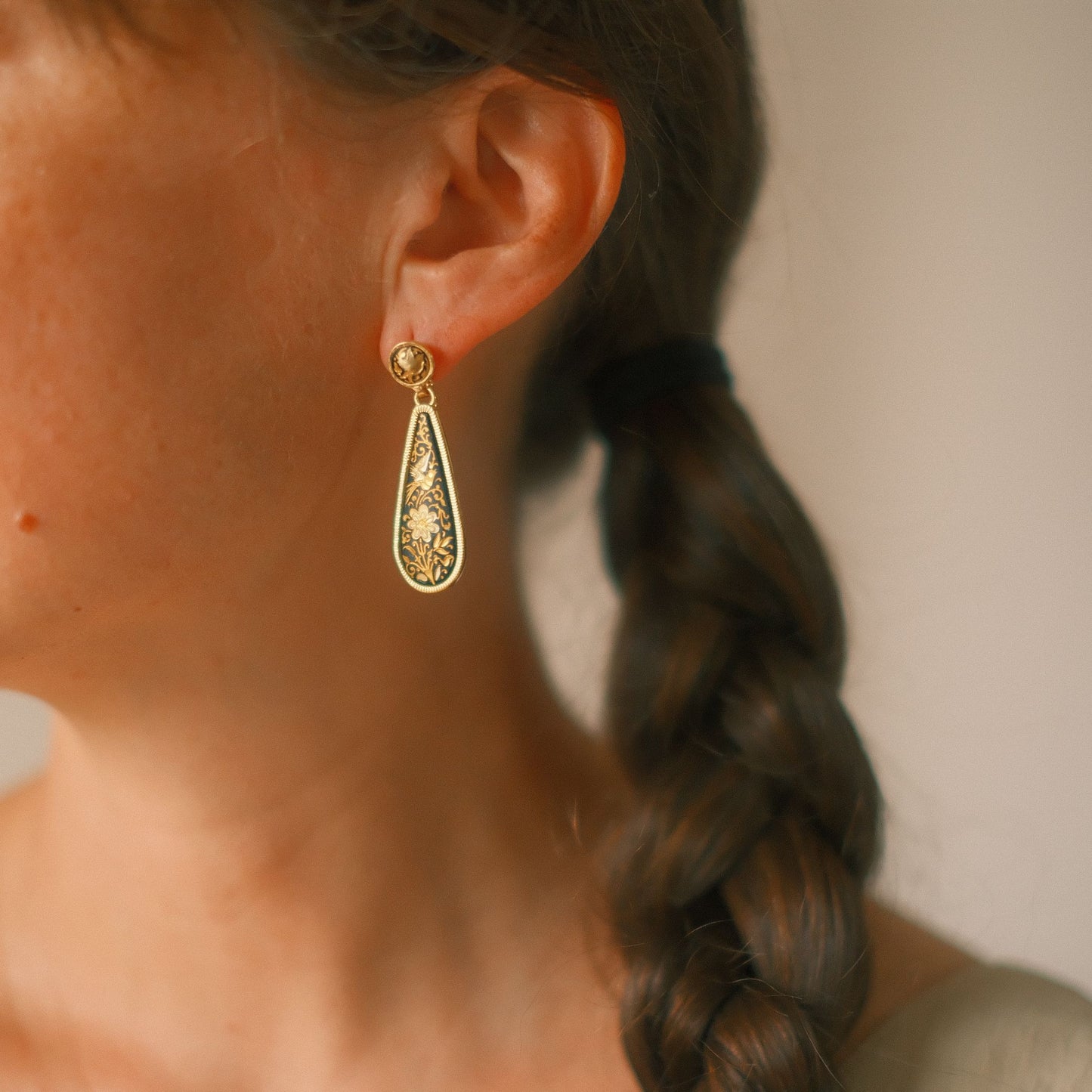 Continental Collection 1: ダマスクスピアス "Renata"