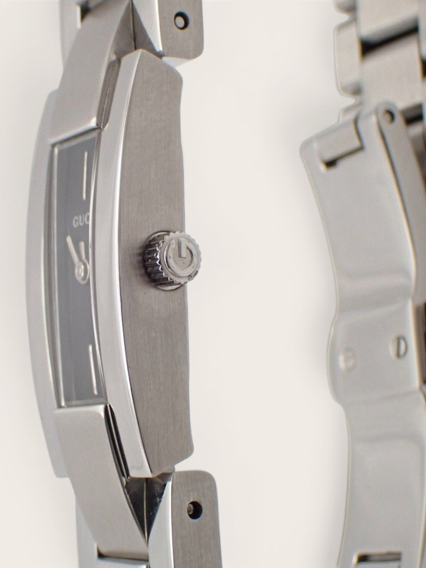 Vintage Gucci 4600L Watch
