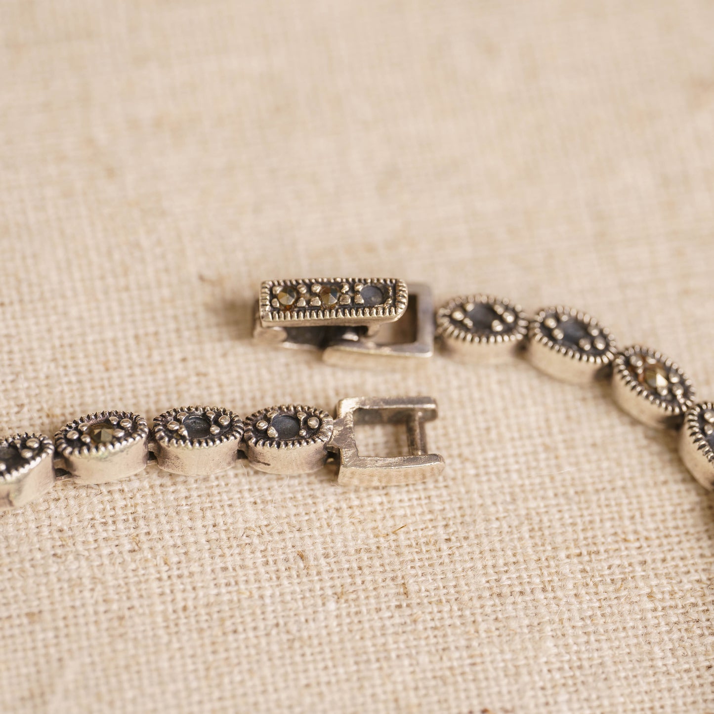 Vintage Art Nouveau Design Bracelet