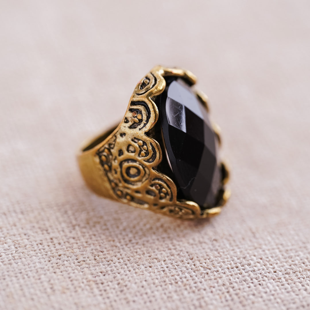 Vintage Black Stone and Gold Detail Bohemian Ring