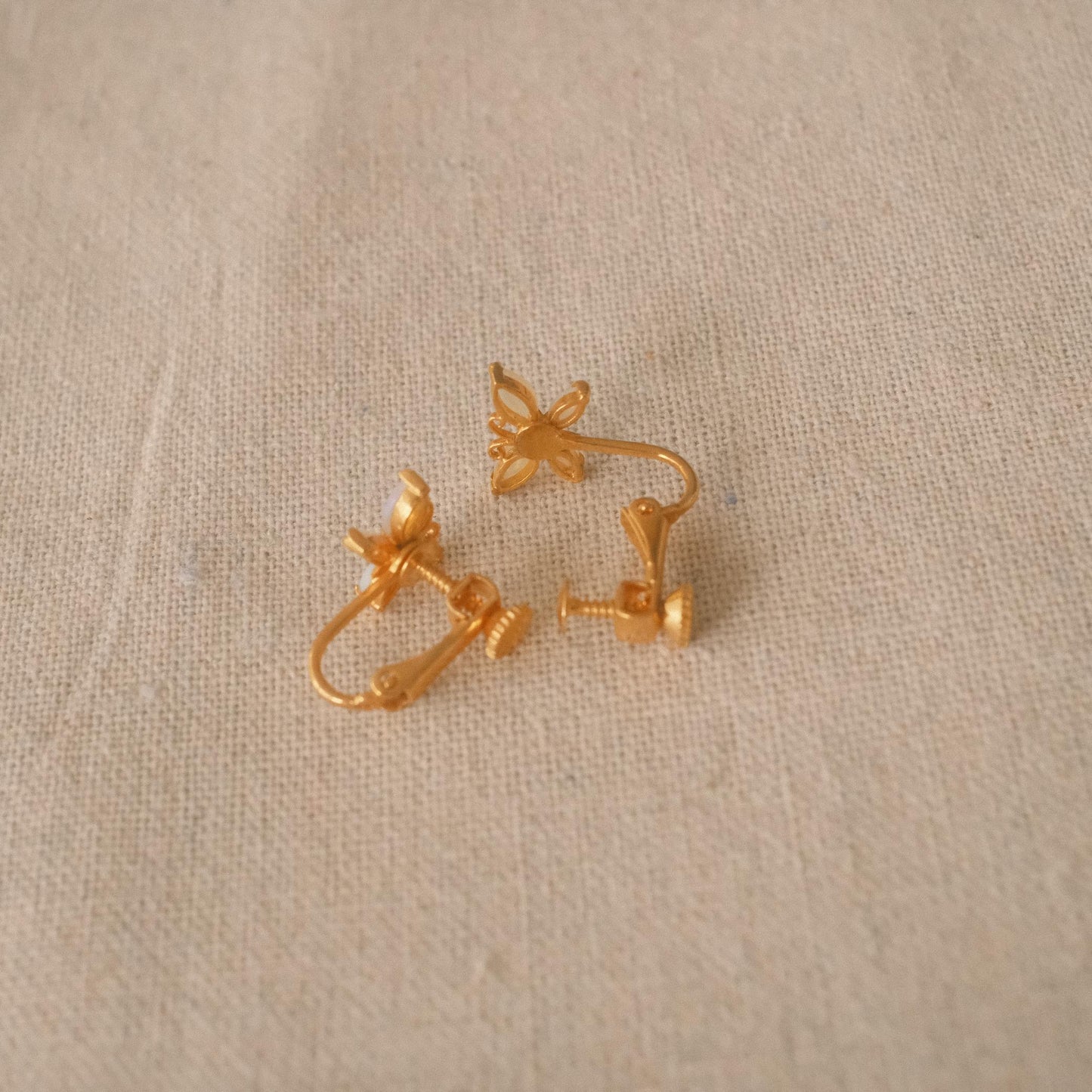 Australian White Opal バタフライイヤリング