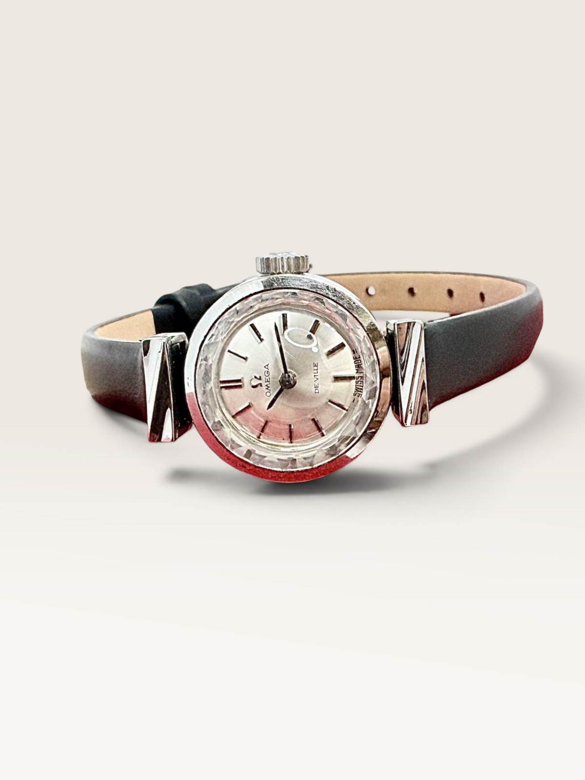 A vintage OMEGA De Ville Cal. 485