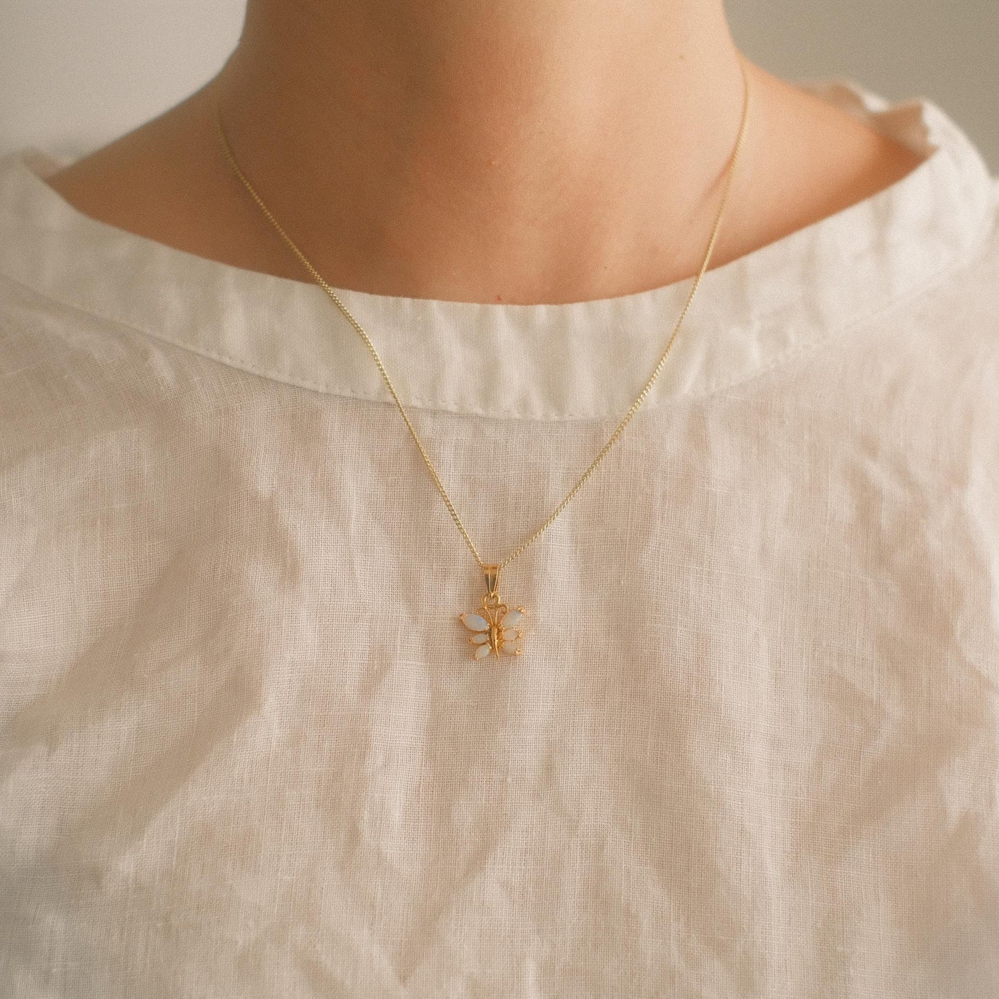 Australian White Opal スモールバタフライペンダント