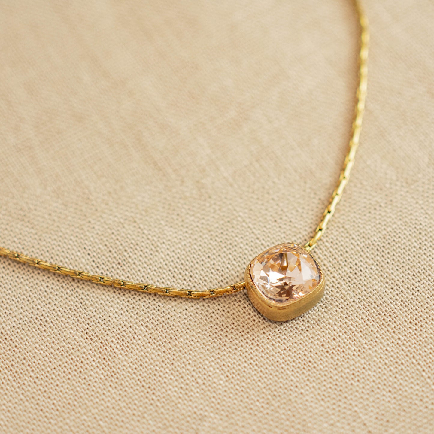 Vintage Une Ligne Pendant Necklace