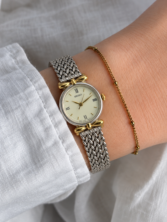 SEIKO Bow Motif Vintage Quartz Watch