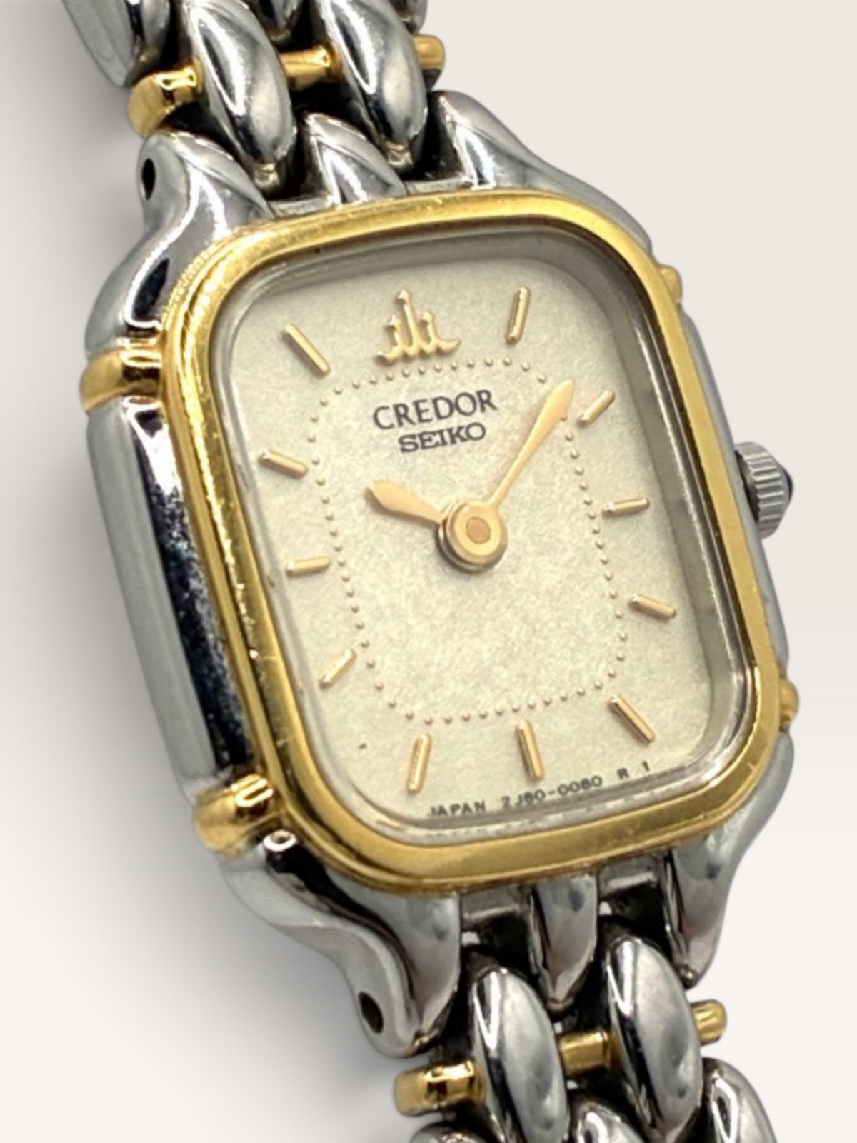 A vintage CREDOR watch from SEIKO’s refined luxury line.