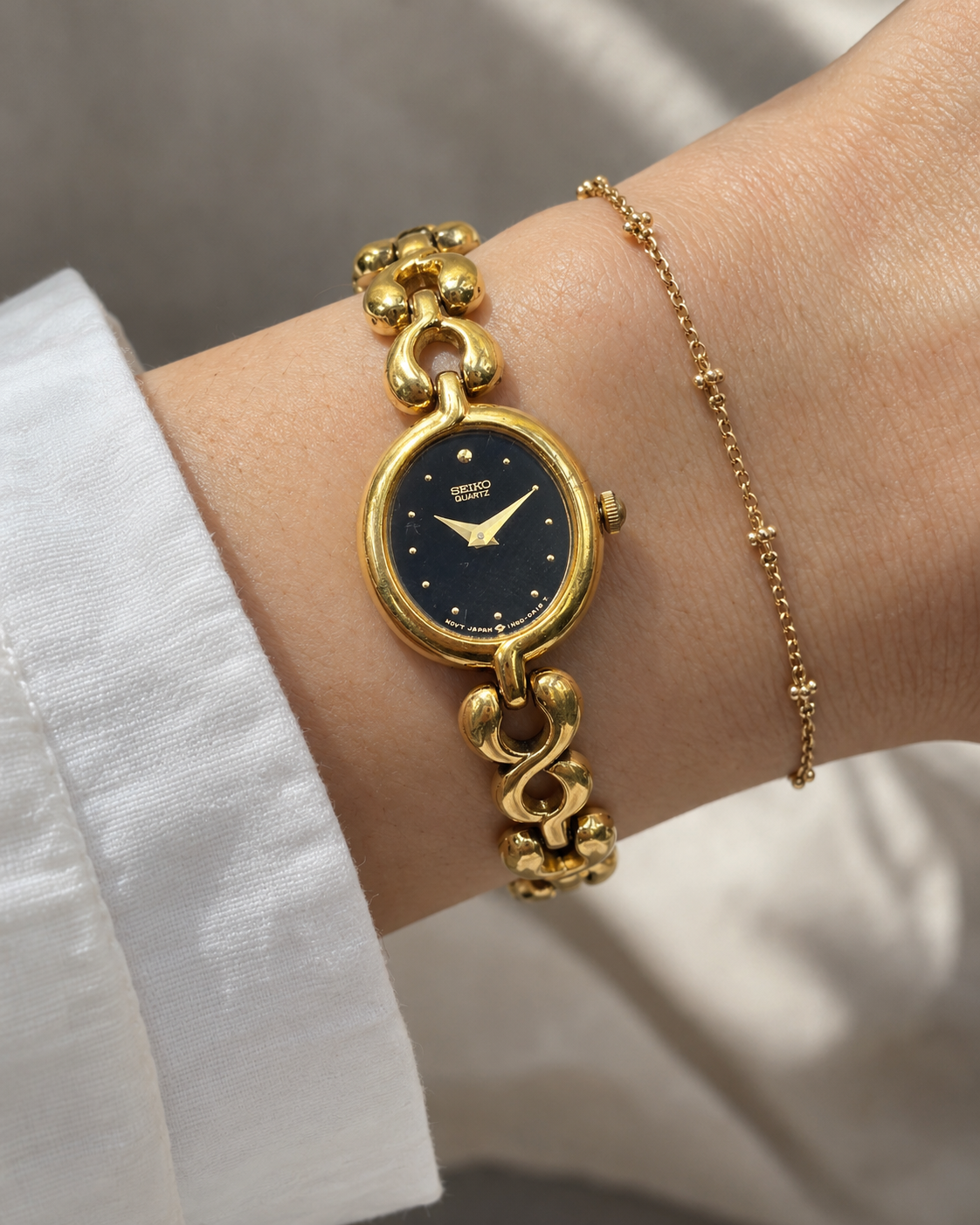 SEIKO Vintage Gold Link Bracelet Quartz Watch — Black Dial