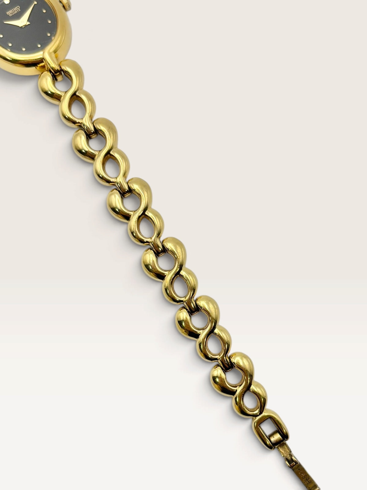 SEIKO Vintage Gold Link Bracelet Quartz Watch — Black Dial