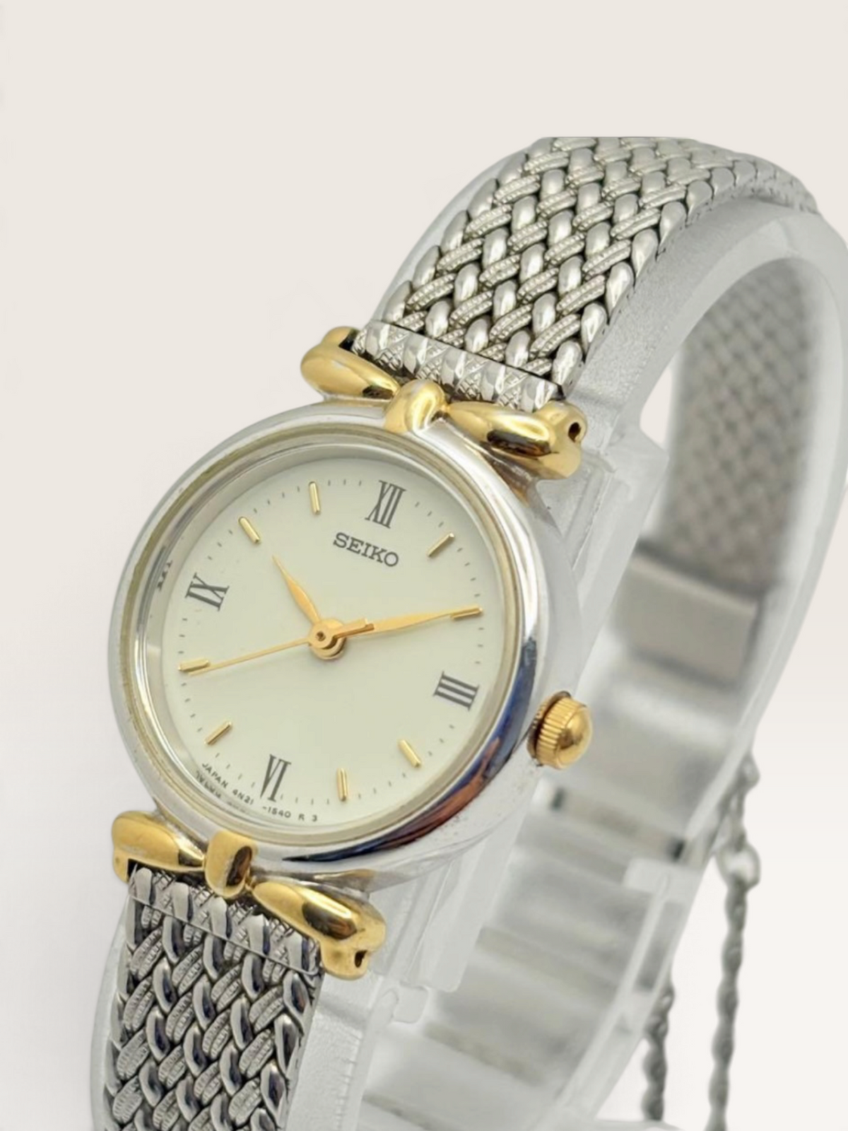 SEIKO Bow Motif Vintage Quartz Watch