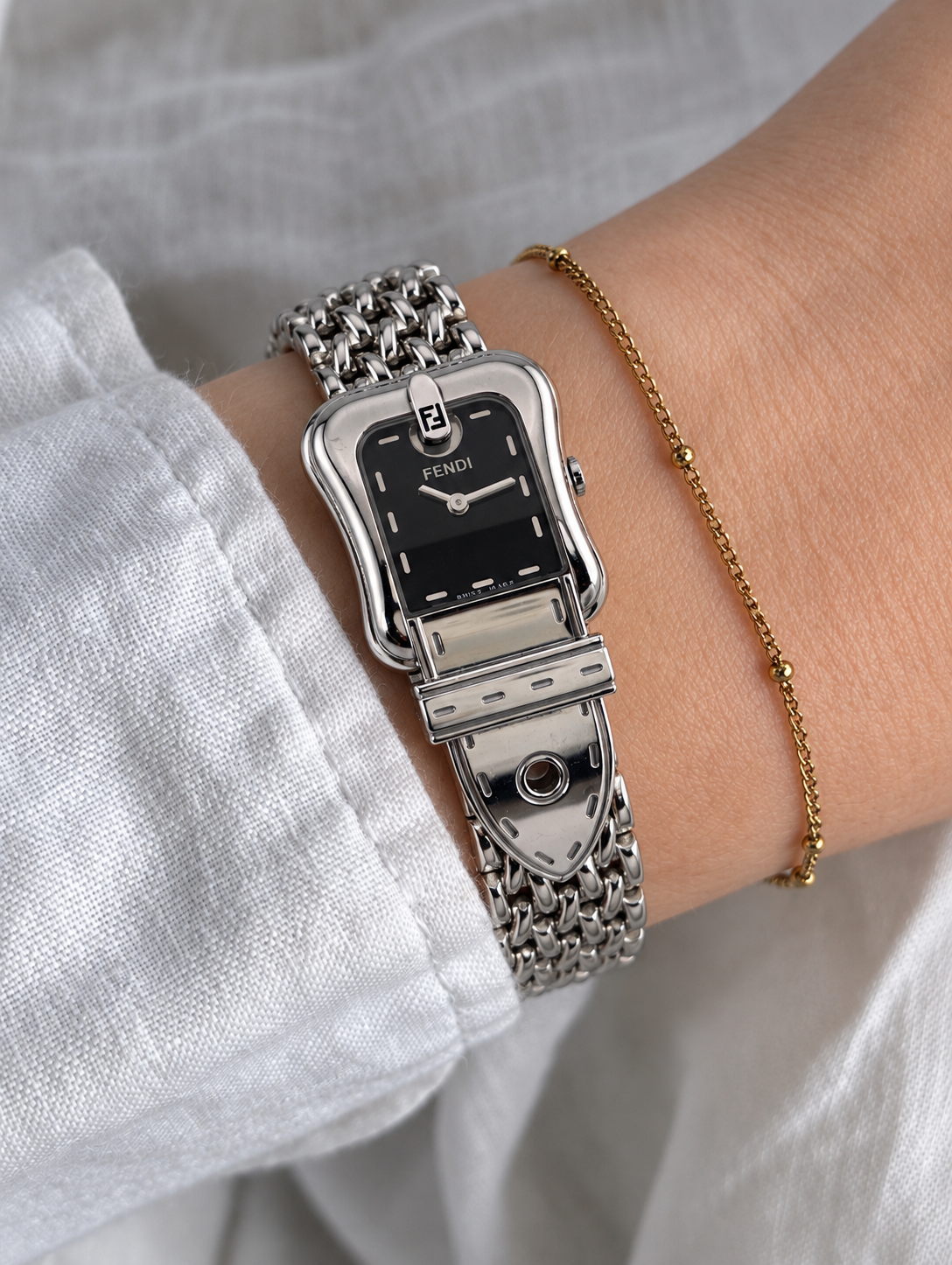 FENDI B-Fendi Buckle Motif Vintage Quartz Watch