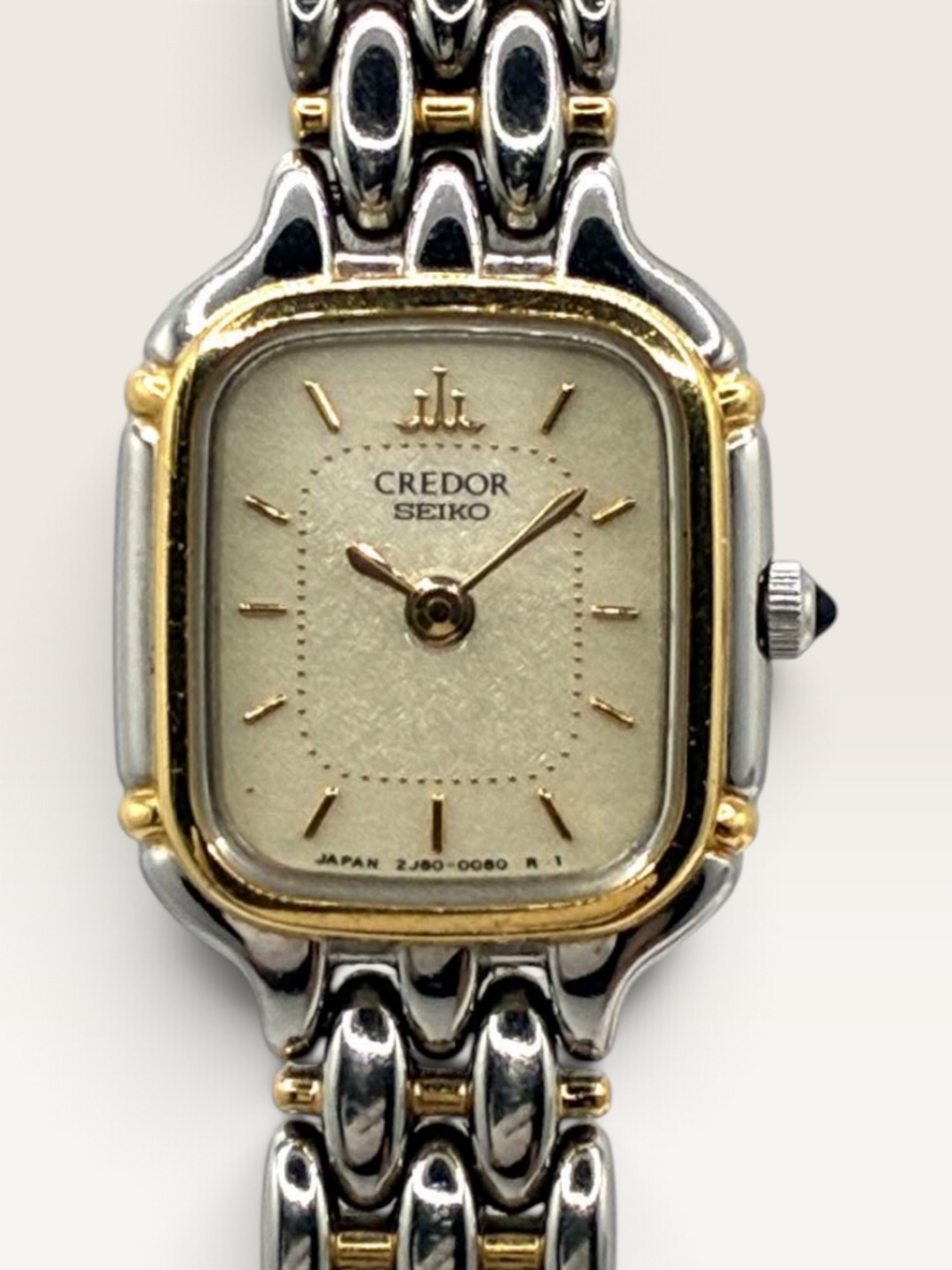 A vintage CREDOR watch from SEIKO’s refined luxury line.