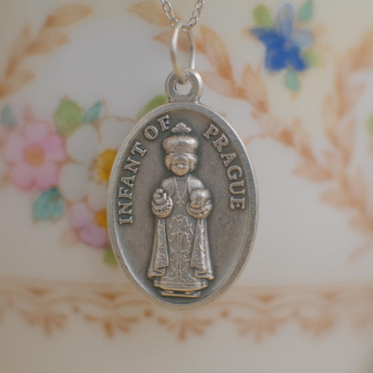 The Italian Médaille Pendant Necklace Collection: Infant of Prague