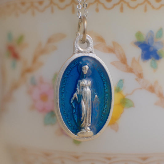 The Italian Médaille Pendant Necklace Collection: Miraculous Medal