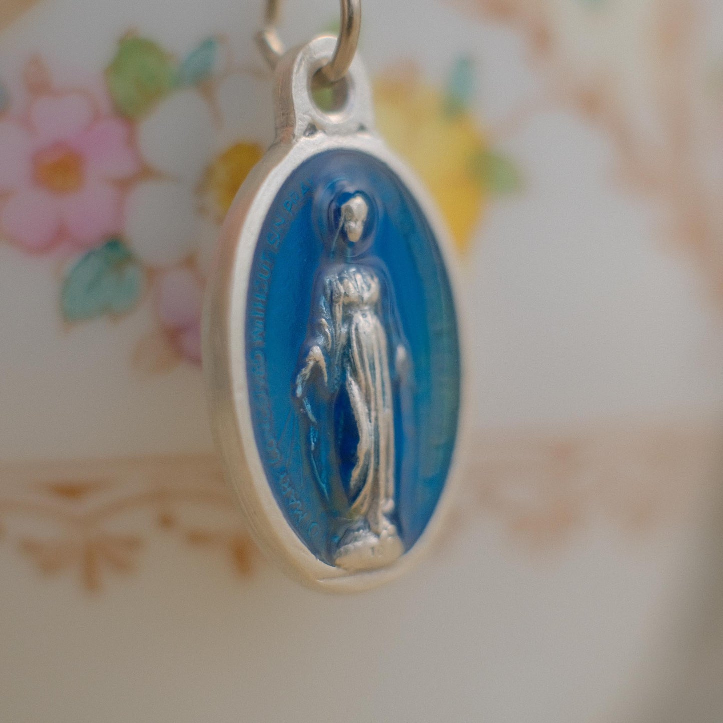 The Italian Médaille Pendant Necklace Collection: Miraculous Medal