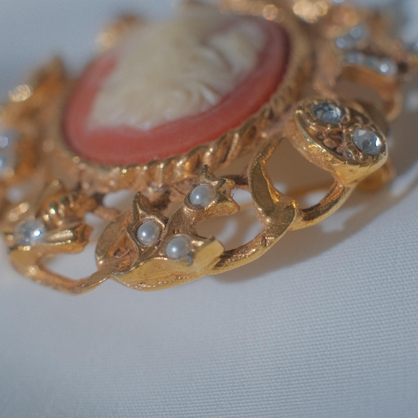 Vintage Cameo Brooch with Detailed Frame