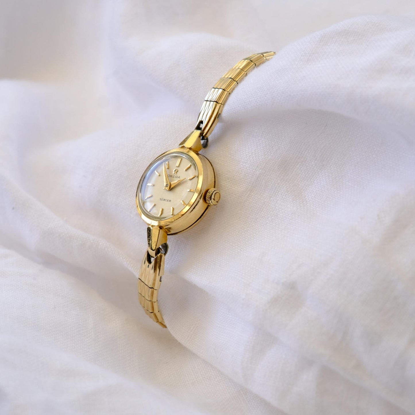Vintage Omega Round Türler Watch