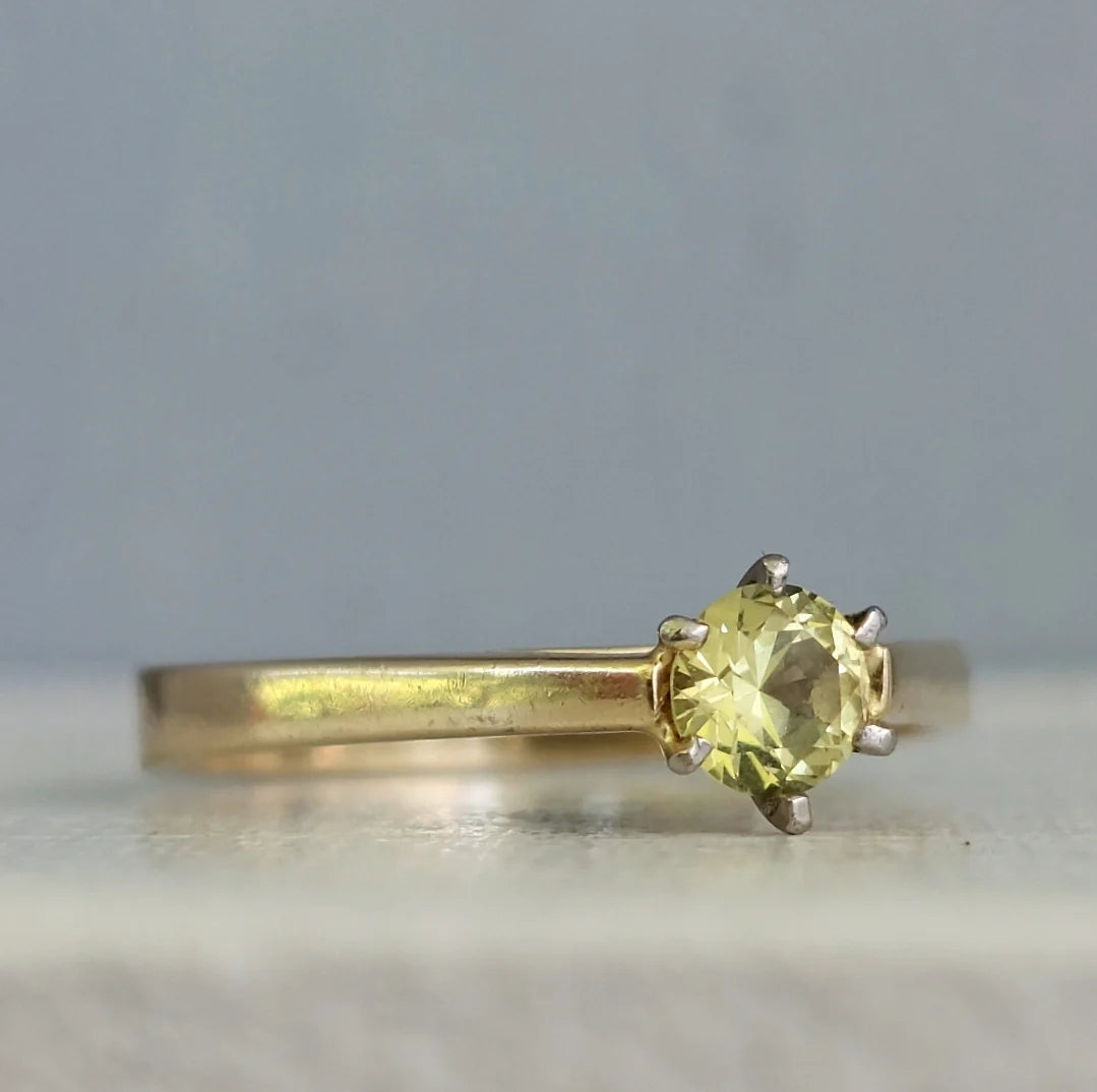 Vintage 9ct Gold Ring with Lemon Yellow Australian Sapphire