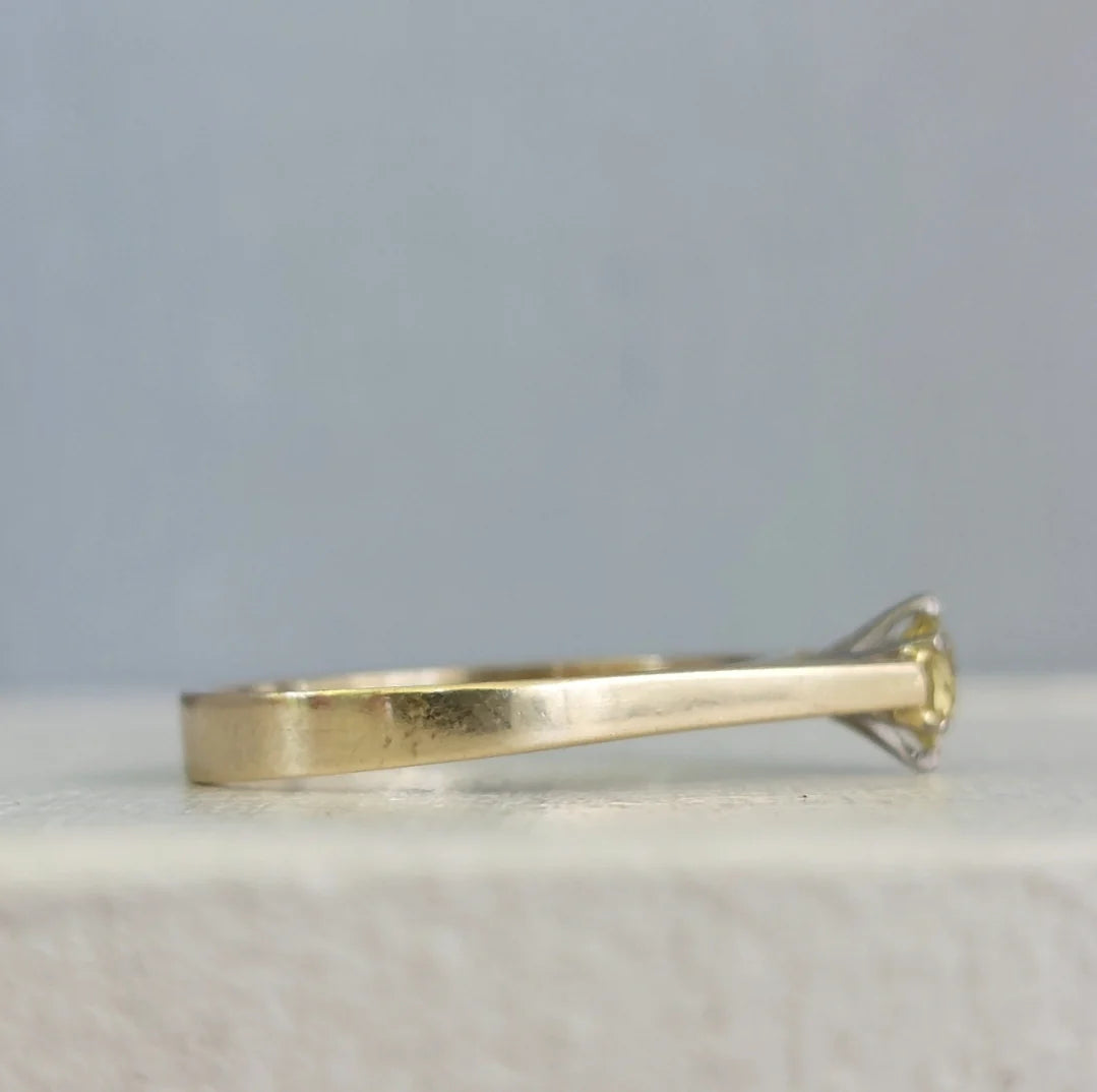 Vintage 9ct Gold Ring with Lemon Yellow Australian Sapphire
