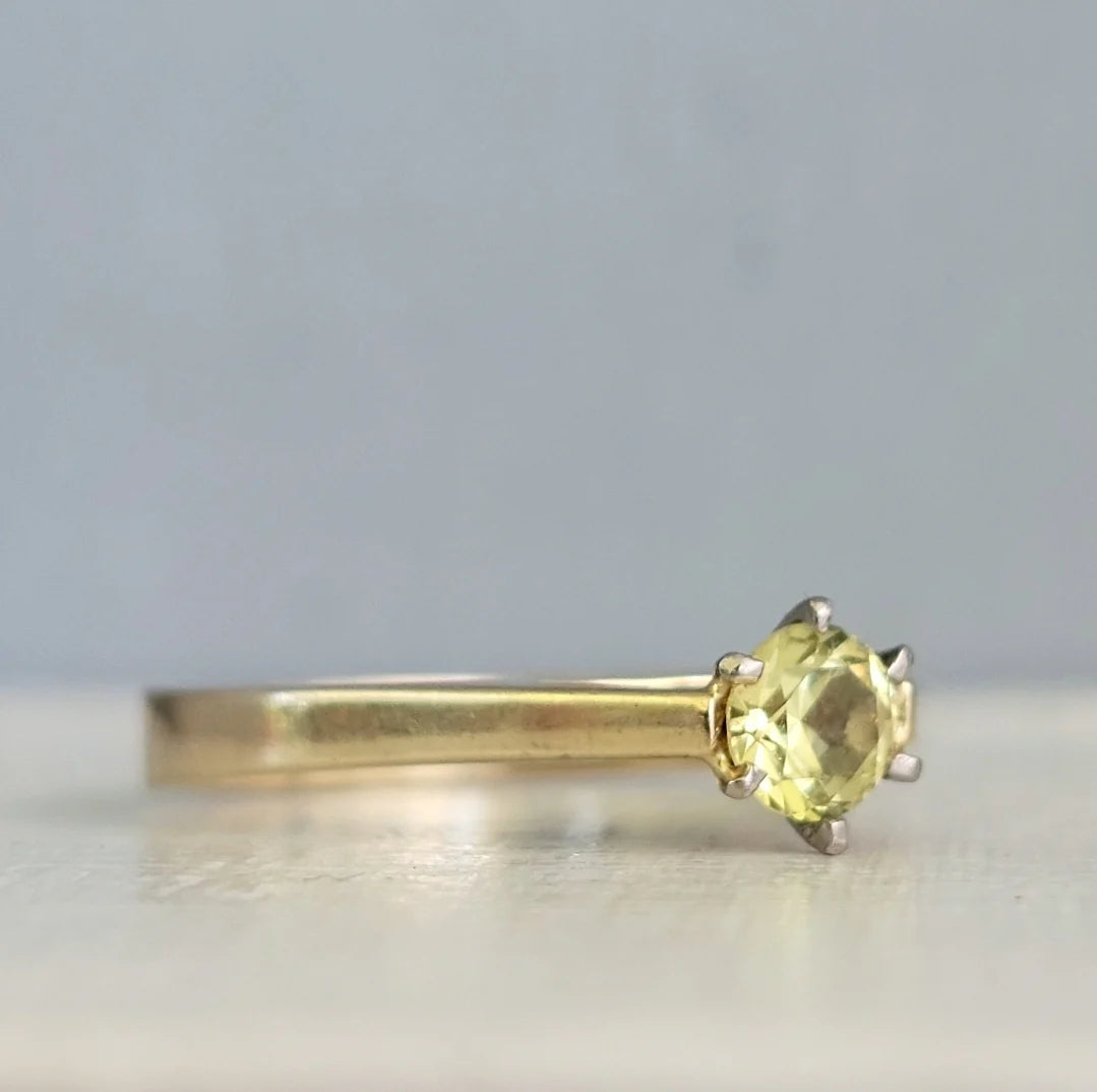 Vintage 9ct Gold Ring with Lemon Yellow Australian Sapphire