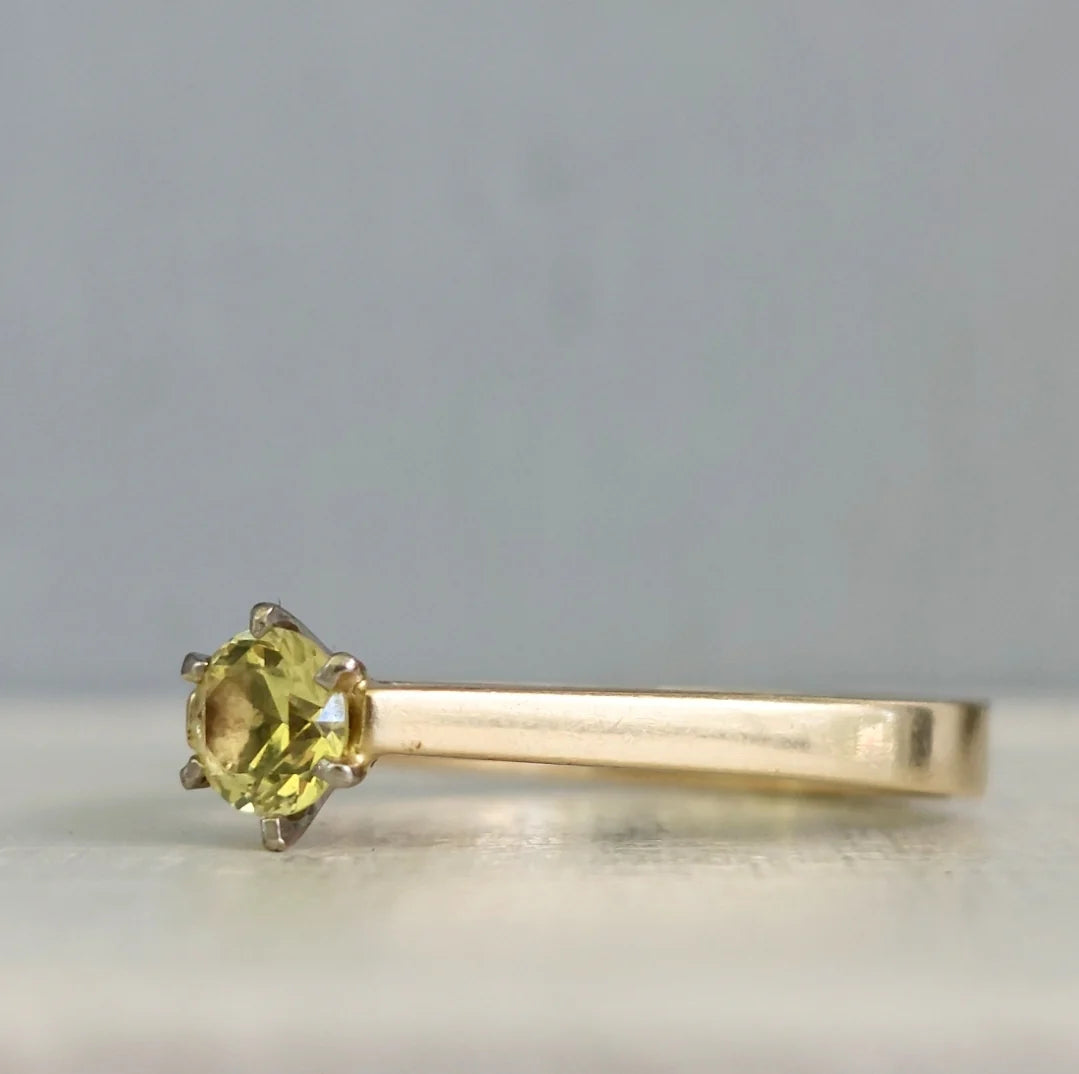 Vintage 9ct Gold Ring with Lemon Yellow Australian Sapphire