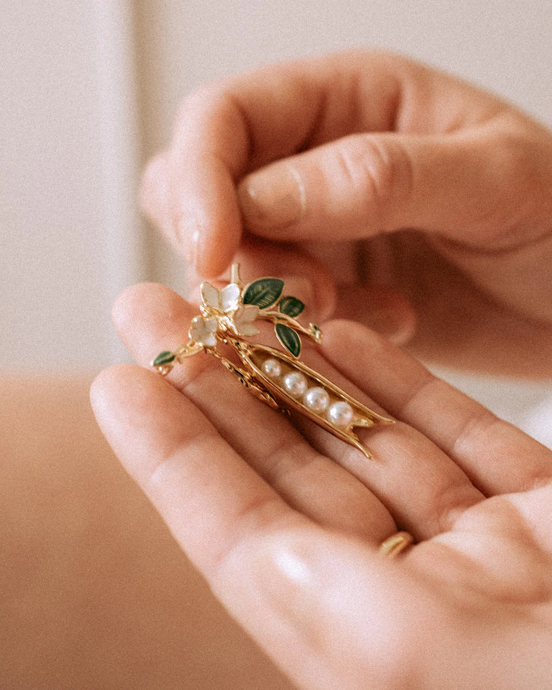 Peapod Brooch — Bill Skinner