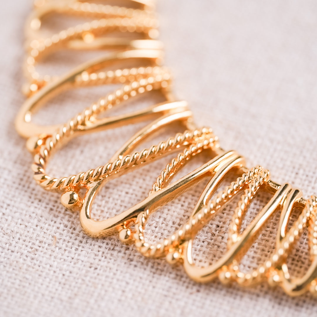 Valentine's Day Marche: Gold ornamental necklace