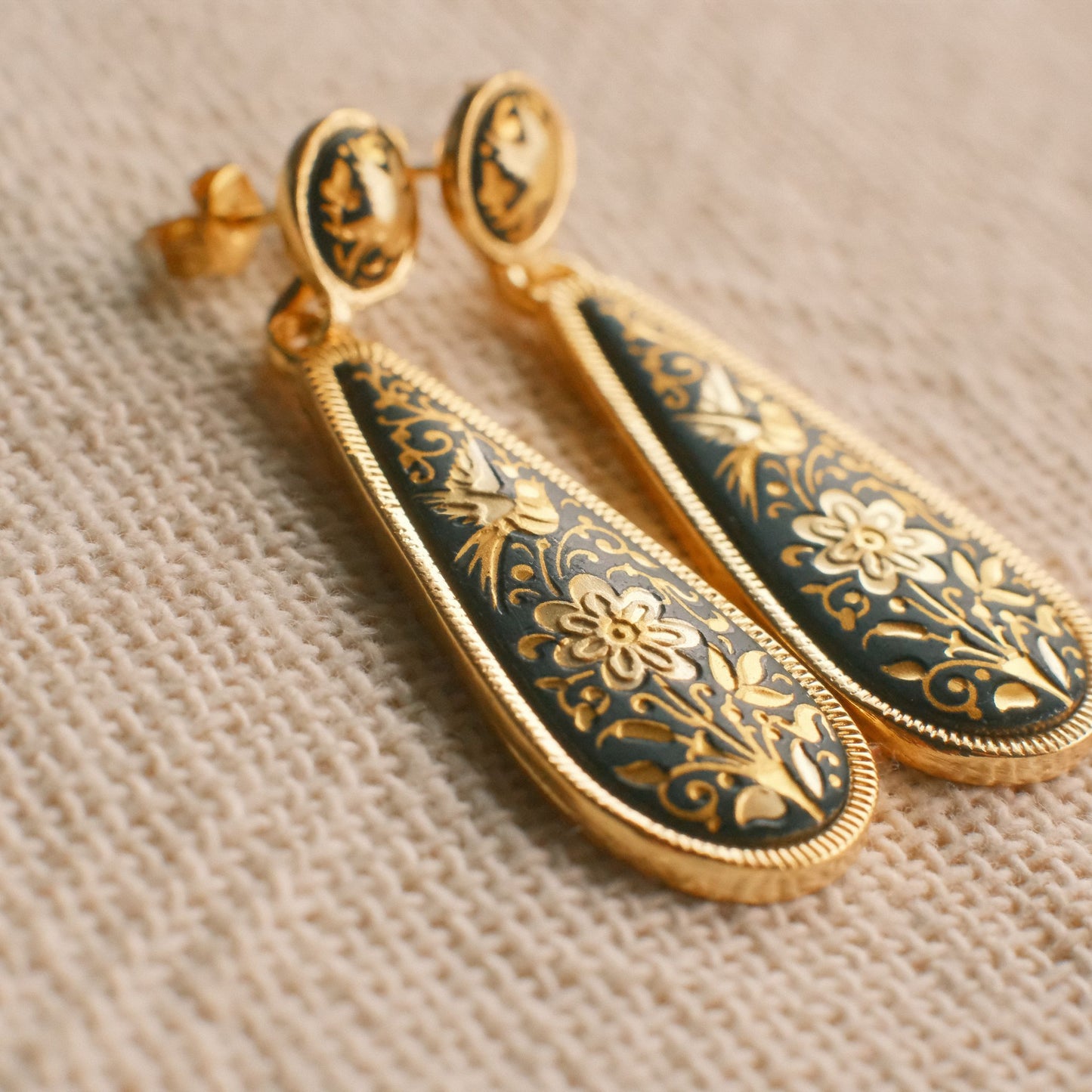 Continental Collection 1: ダマスクスピアス "Renata"