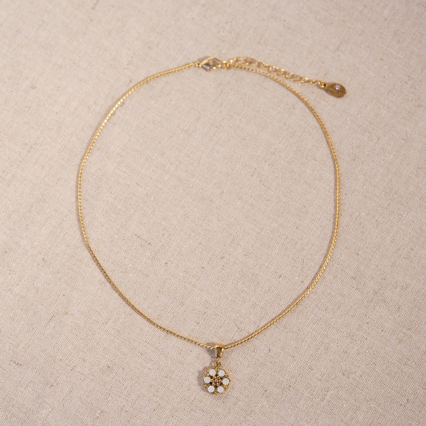 Vintage Une Ligne Floral Motif Pendant Necklace