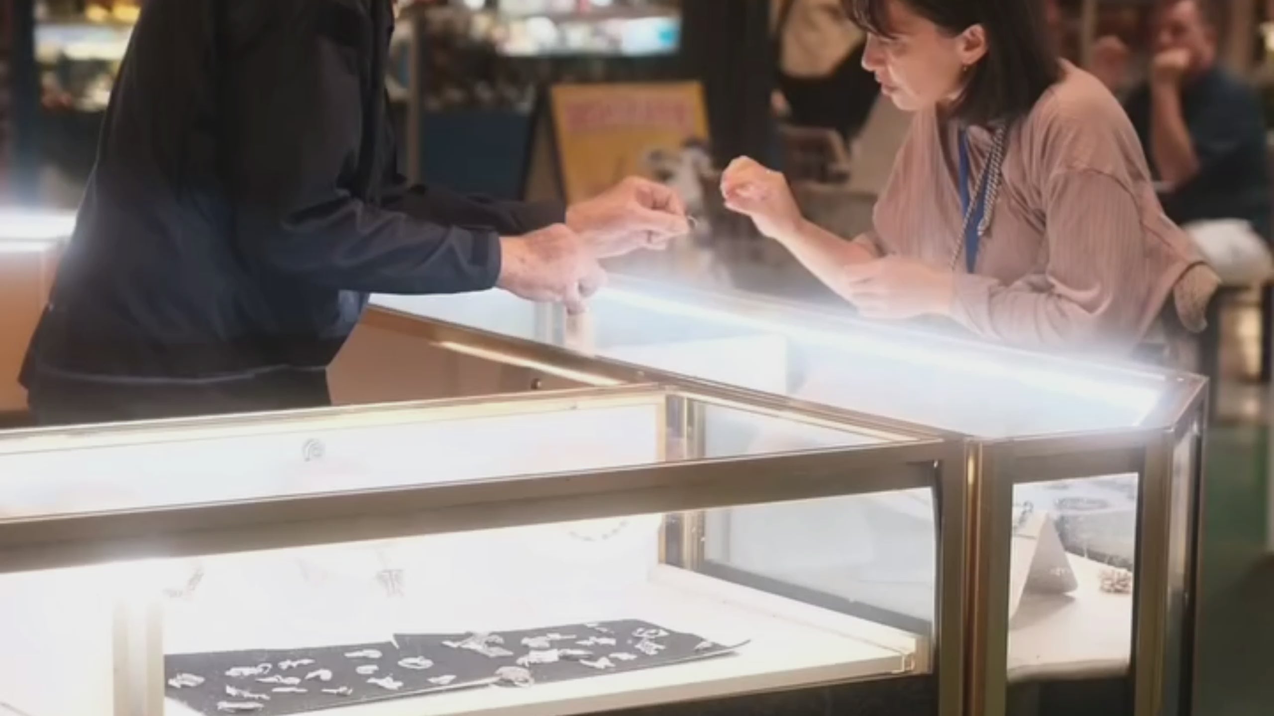 Load video: Paris, London, Milan, Melbourne, Barcelona —travelling through the markets and ateliersof Europe and Australia, our founder Akanéselects each piece by hand.